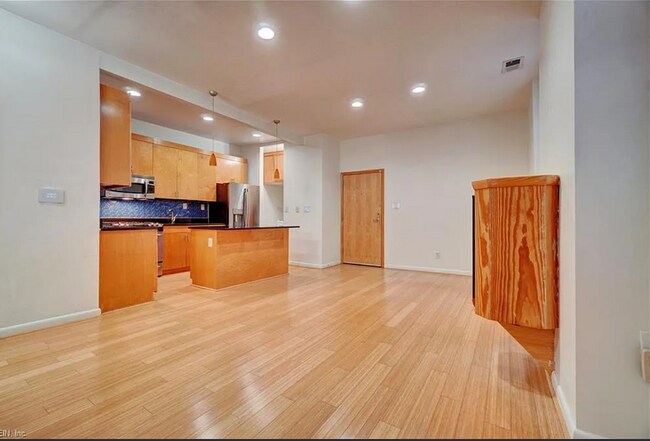 Photo - 520 W Olney Rd Unit 3