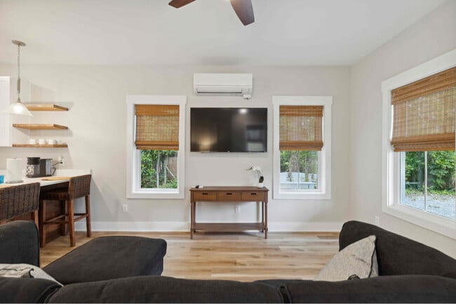 Photo - 5069 Peachtree Ave