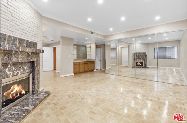 Building Photo - 5340 Wilkinson Ave Unit 6