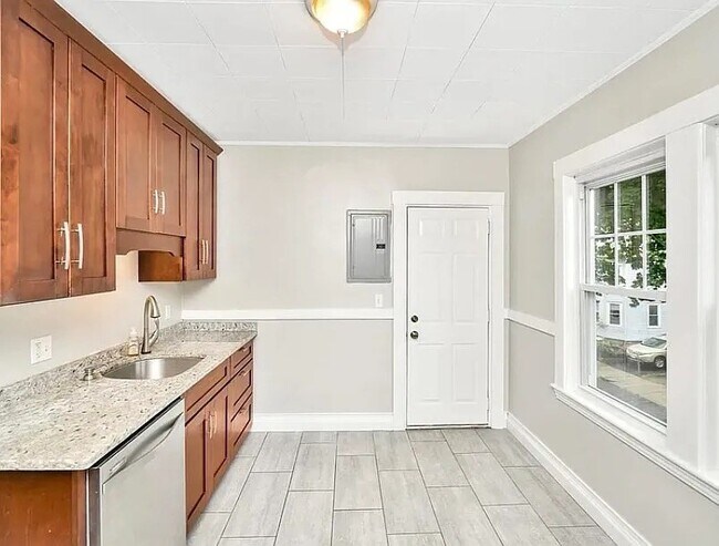 559 Adams St Unit 2