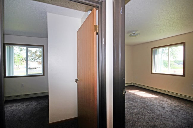 Photo - Lake Road Apartments