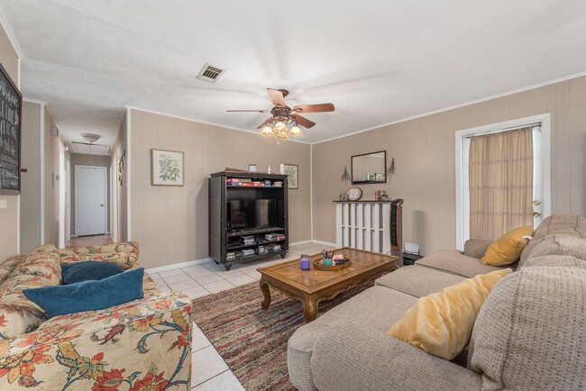 Photo - August 2026 Pre-Lease! Beautiful 3 Bed, 2 Bath House with Covered Patio!