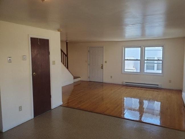 Building Photo - 94 Selden St Rental