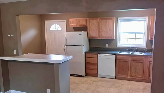 kitchen - 407 E Lincoln St Unit 4