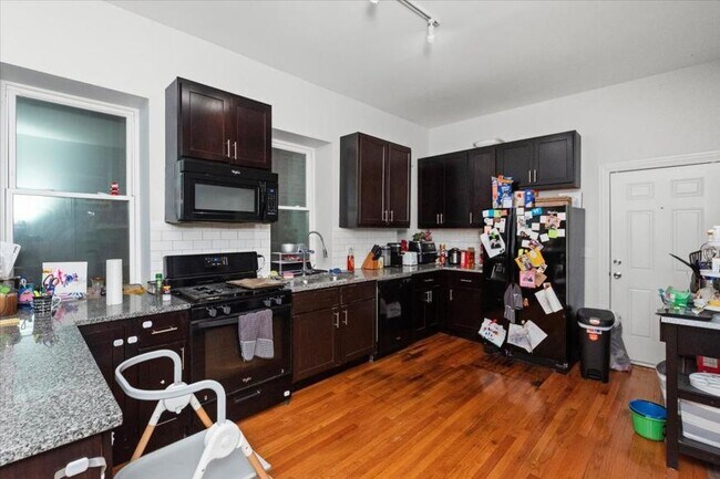Photo - 3 bedroom in Chicago IL 60647 Unidad 1F
