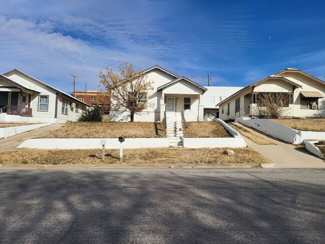 Photo - 1007 S Main St