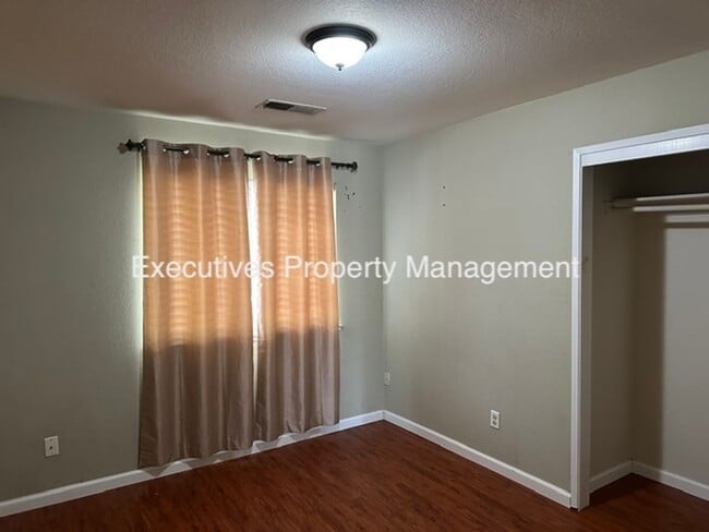 Photo - 1859 Heritage Dr