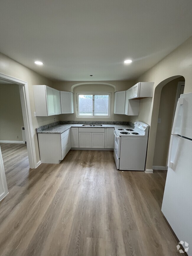 Building Photo - 1132 Franklin Ave Unit 3 Rental