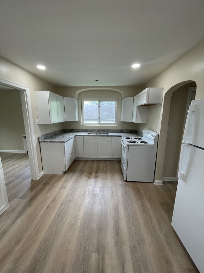 Kitchen - 1132 Franklin Ave Apartments Unit 3