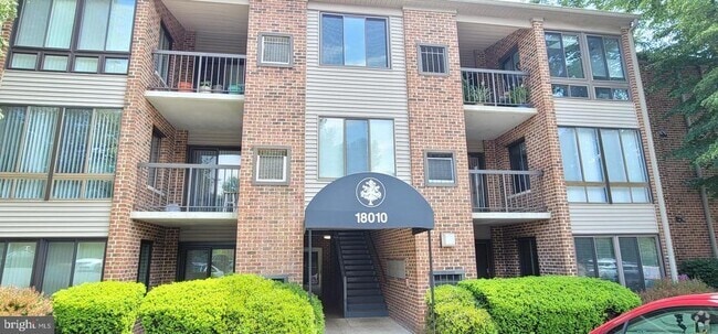 Building Photo - 18010 Chalet Dr Unit 204 Rental