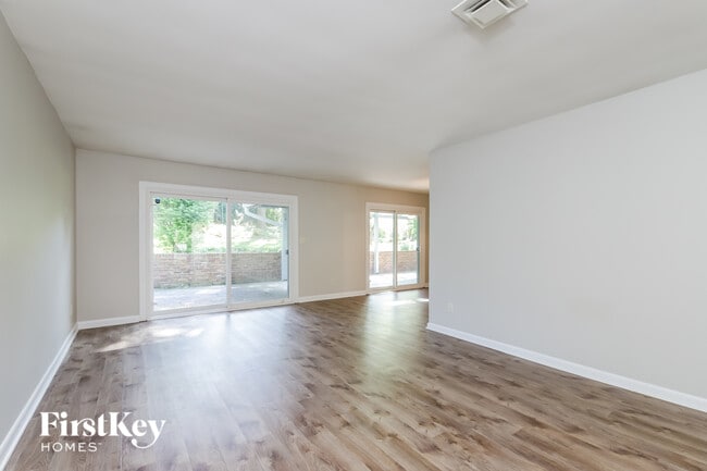 Photo - 640 Valley Brook Ln