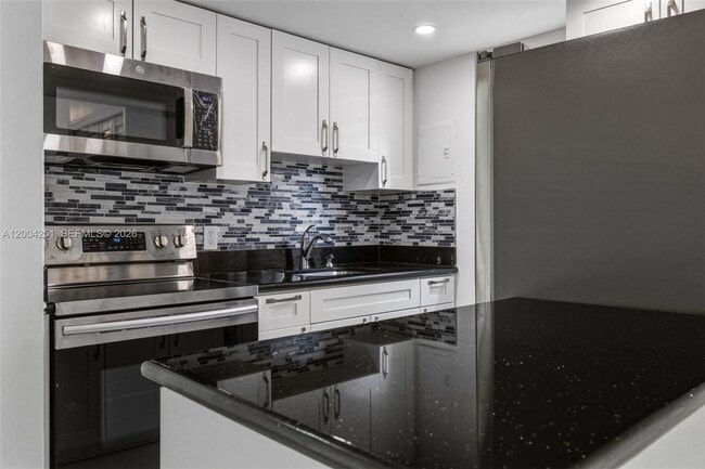 Photo - 140 NW 14th Ave Unit 9