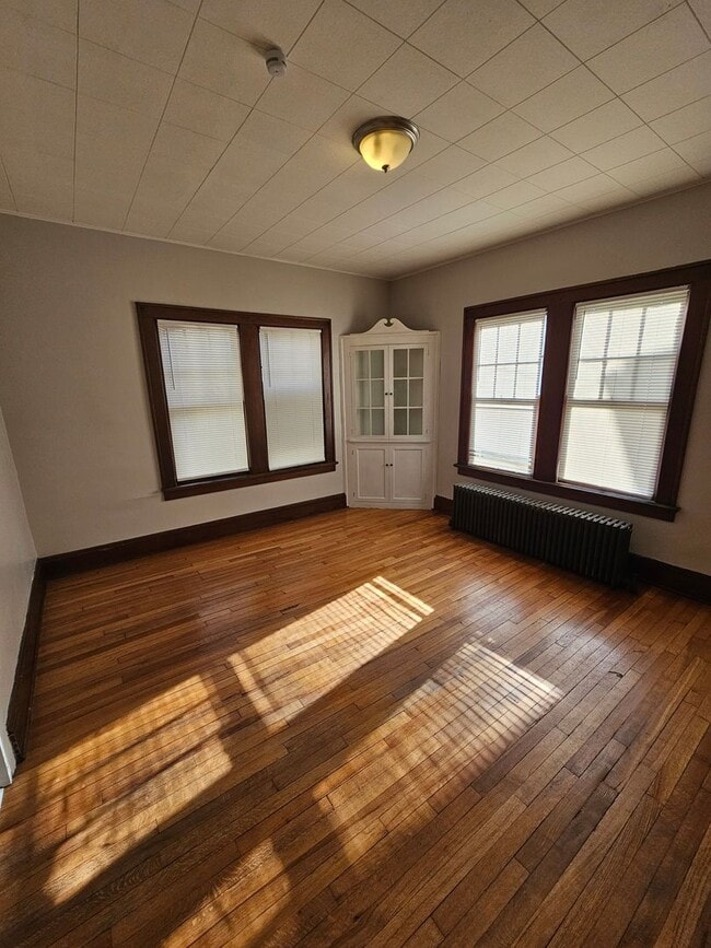 Photo - Cute 3 Bedroom Home For Rent on E 219th!