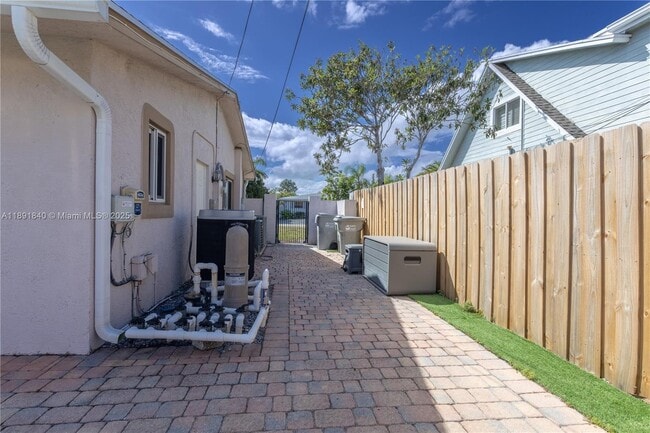 Photo - 1660 NE 25th Ave