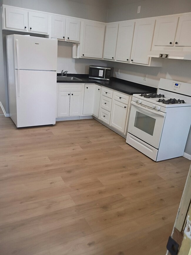 Photo - 306 3rd St