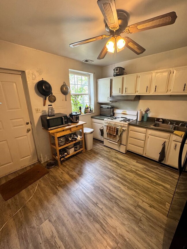 Photo - 3 bed 2 bath close to VCU