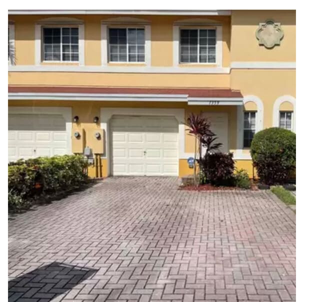 Photo - 1359 Avon Ln Townhome