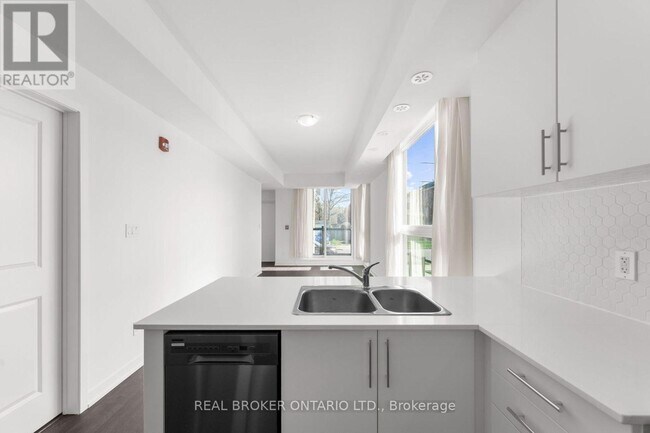 Photo - 16 Marquette Ave