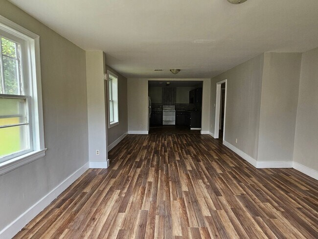 Photo - 202 Crawford Rd