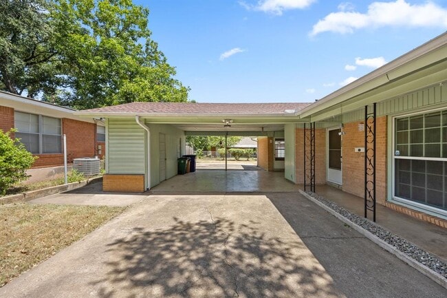Photo - 1702 Ridgemont Dr