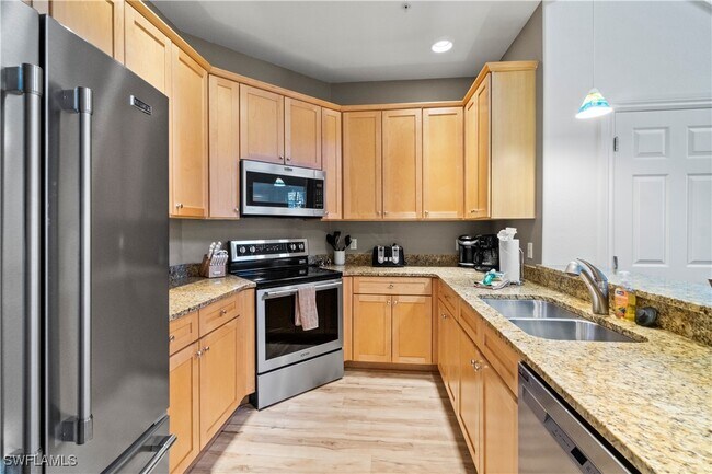 Photo - 9111 Capistrano St S