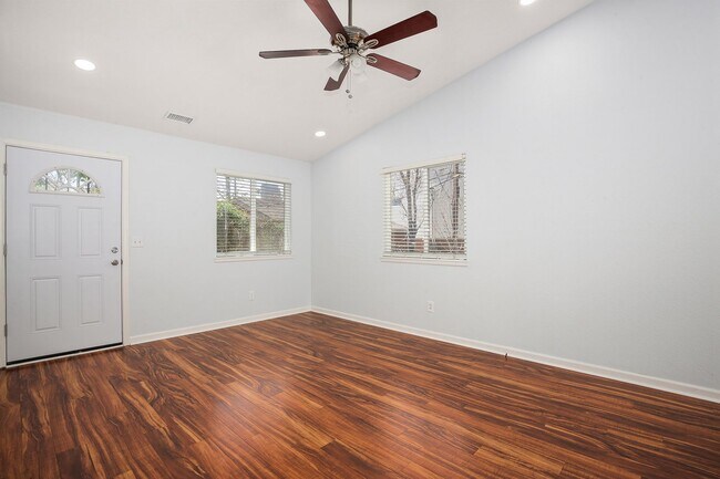 Photo - Beautiful 3 bed / 2 bath duplex in Uptown Neighborhood!