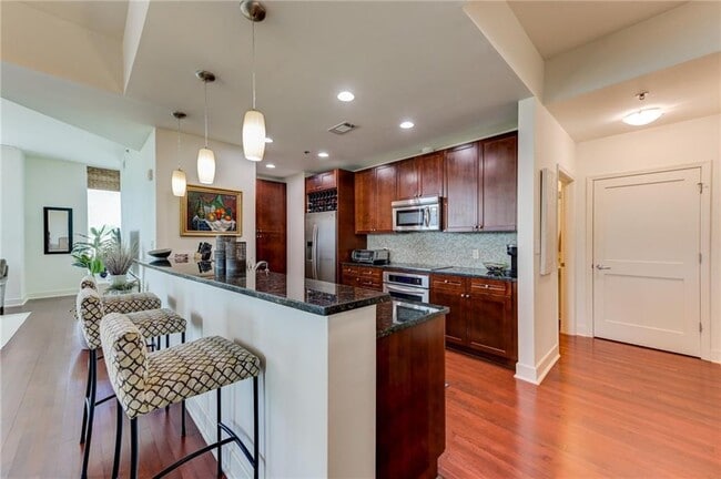 Building Photo - 2795 Peachtree Rd NE Unit 602 Rental