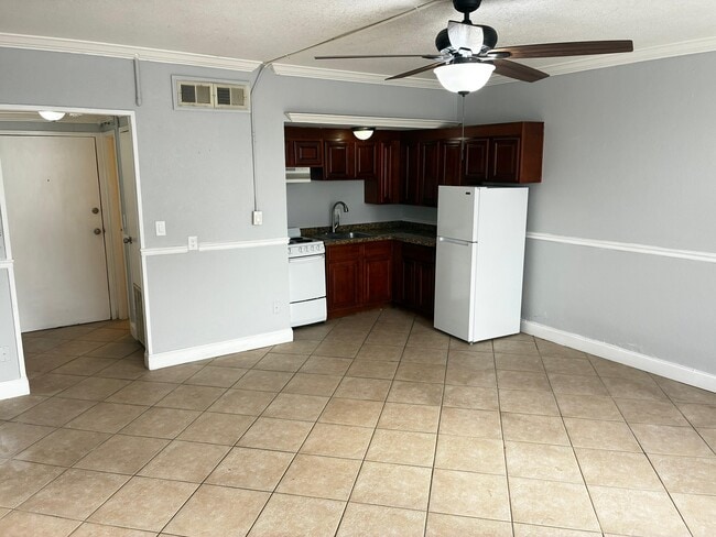 Photo - 311 W Ashley St