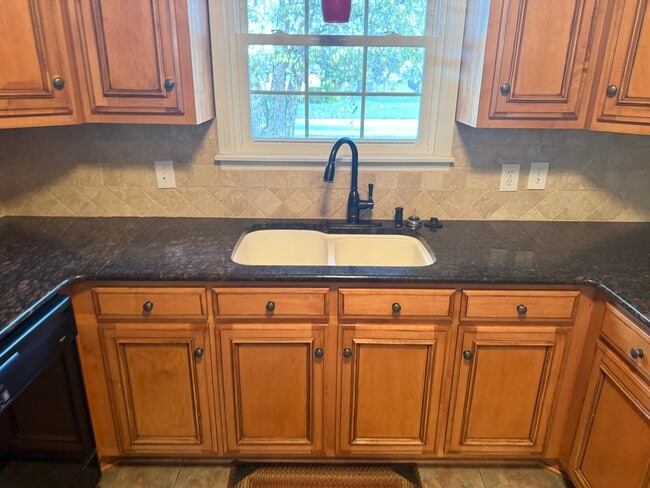 Photo - 412 Winwood Dr