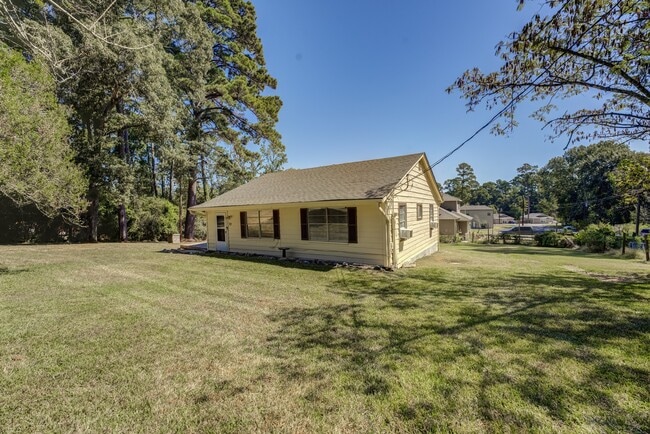 Photo - 711 Cherokee Dr
