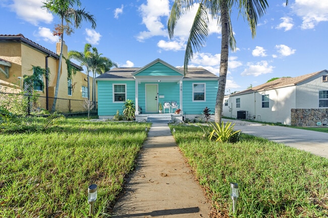 Building Photo - 916 30th Ct Rental