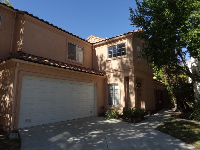 Frente - 4371 Oak Glen St
