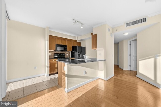 Photo - 631 D St NW Unidad 733
