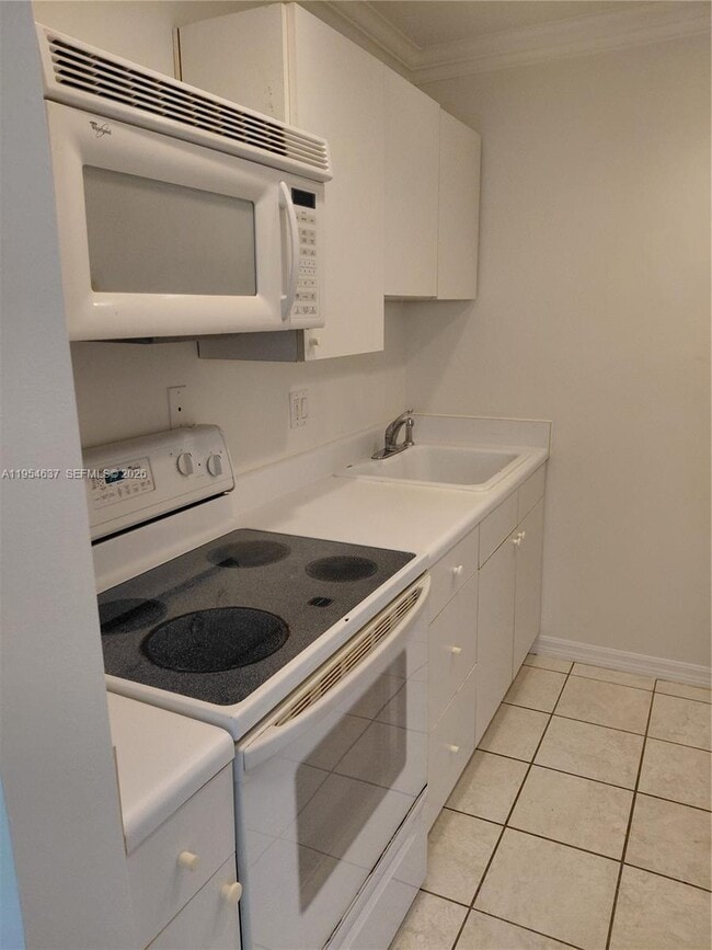 Building Photo - 731 Hummingbird Way Unit 10