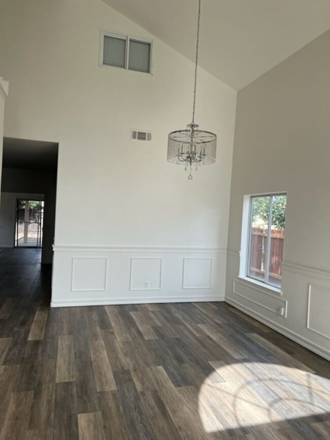 Photo - Spacious house in Elk Grove!