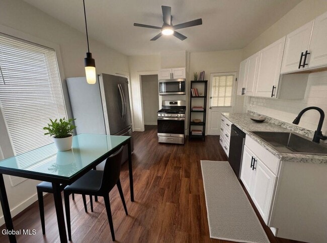 Photo - 577 6th Ave