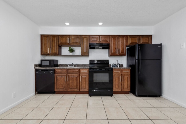 Photo - 911 W Orange St