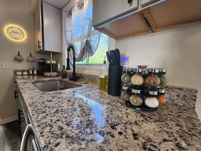 Photo - 2464 Greenfield Rd