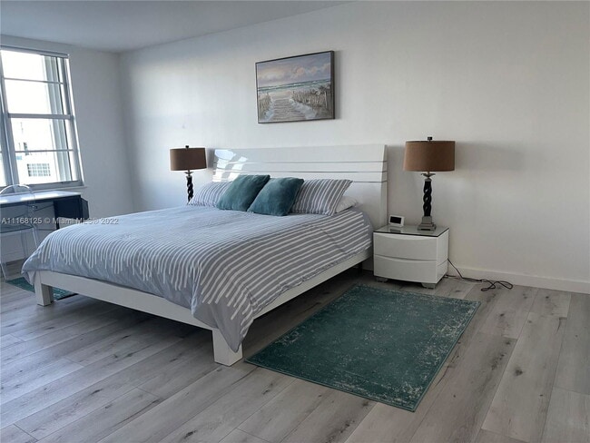 Building Photo - 5161 Collins Ave Unit 914