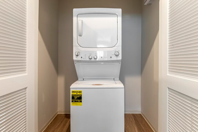 Uncommon Wilmington Washer/Dryer