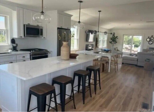 800 Dune Rd