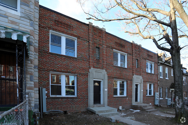 Building Photo - 1119-1121 Queen St NE Rental