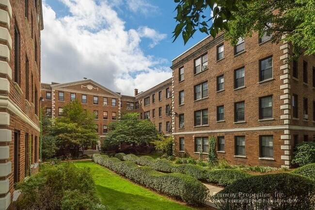 Photo - 62 Queensberry St Unidad 406 Rental