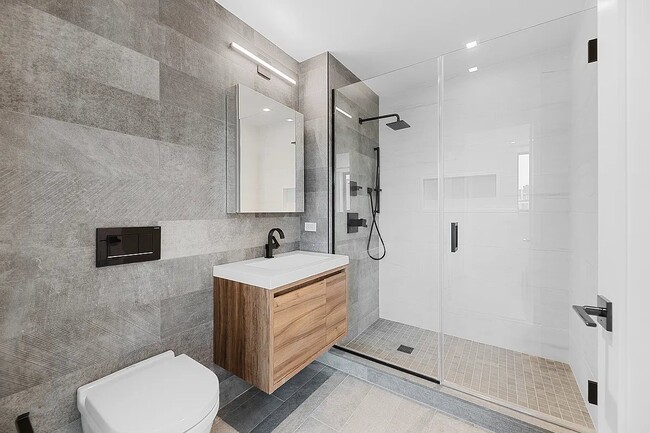 Photo - 27-10 37th Ave Unidad 3B