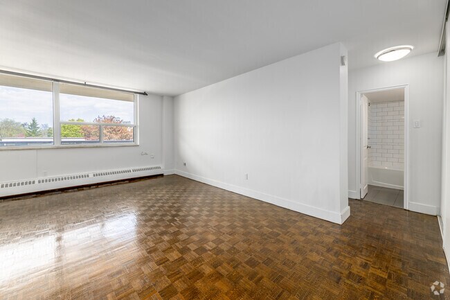 1BR, 1BA - 692SF - Living Room