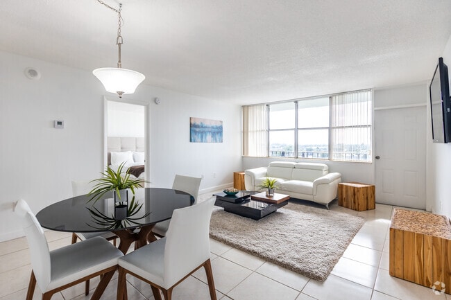 Interior Photo - Grand Island Square Rental