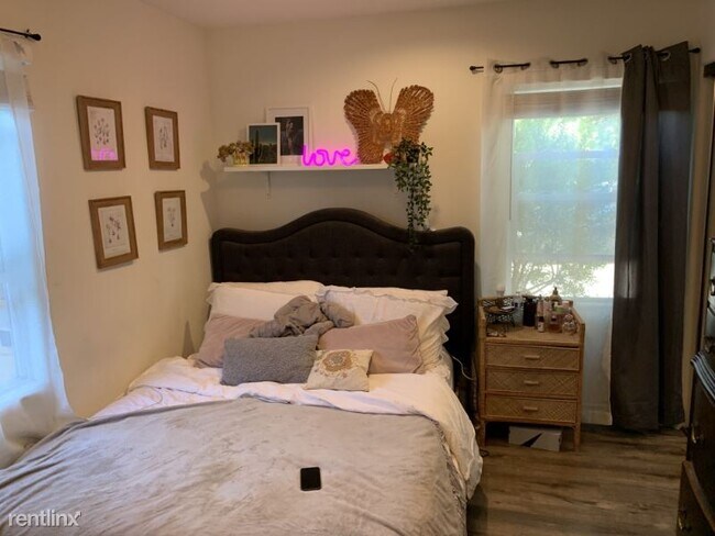 Photo - 2 br, 1 bath Condo - 4340.5 Normal ave