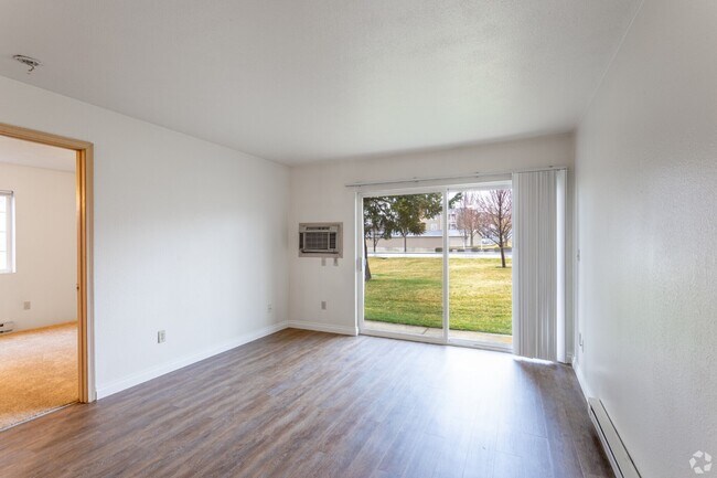 2BR, 2BA - 1100SF - Living Room