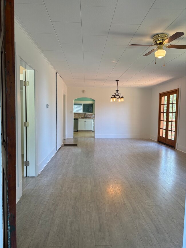 Building Photo - 3320 Lindsay Ave Unit 3320 Lindsay Ave