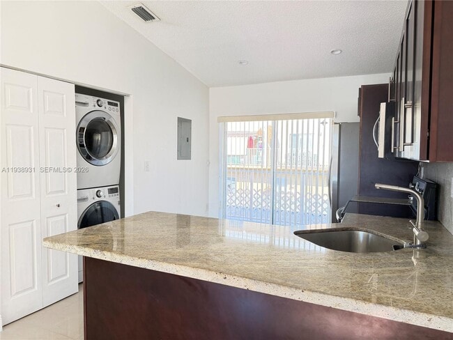 Photo - 3375 W 76th St Unidad 218